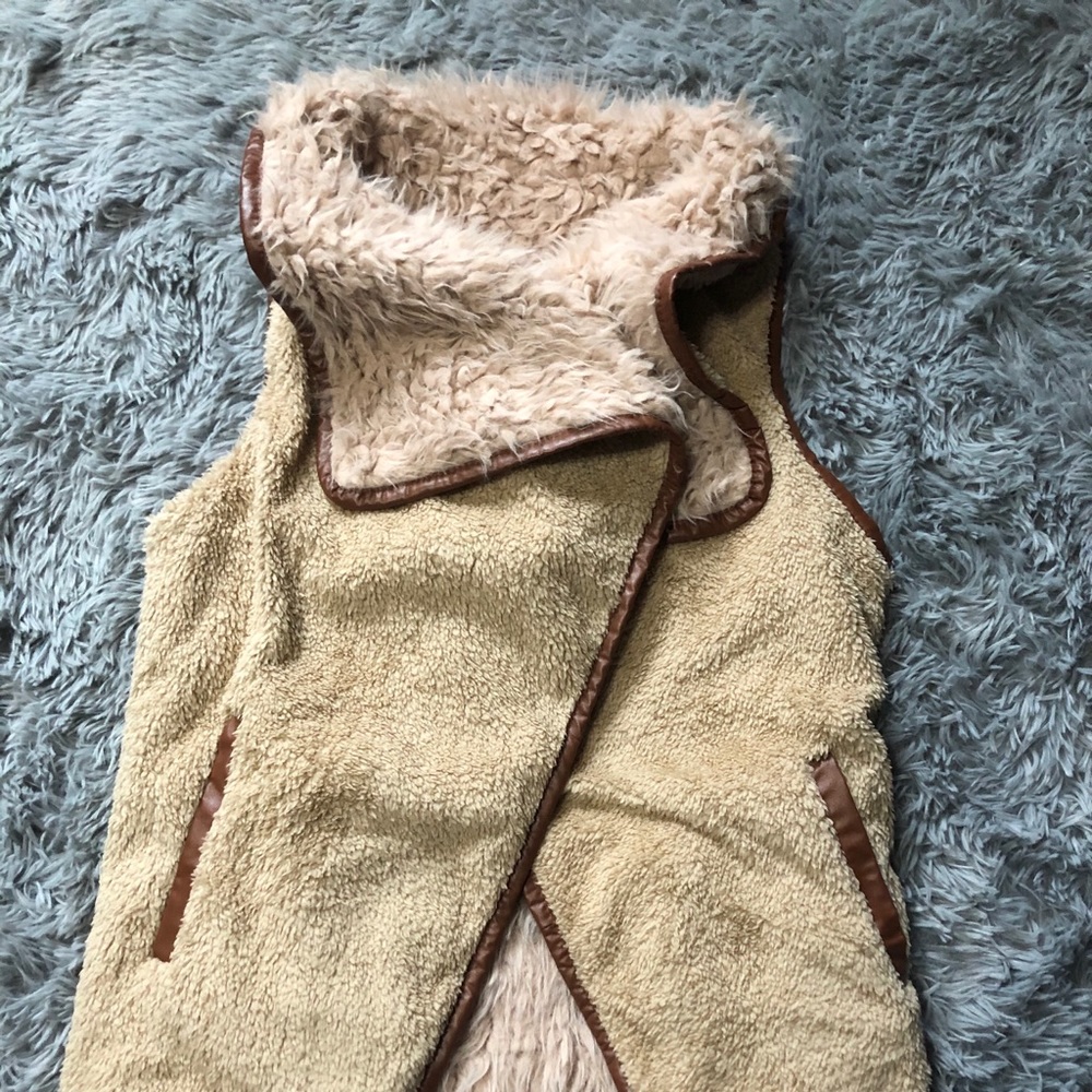 Simple southern reversible vest